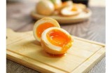 抖音热门糖心蛋制作教程，轻松打造美味早餐！