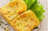 美食主播分享：香滑糖心鸡蛋饼的制作秘诀与美味体验