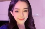 美丽主播在线分享甜蜜瞬间，快来一起互动吧！