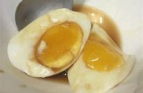 “热卖糖心皮蛋，主播亲自推荐美味食材，快来尝鲜！”