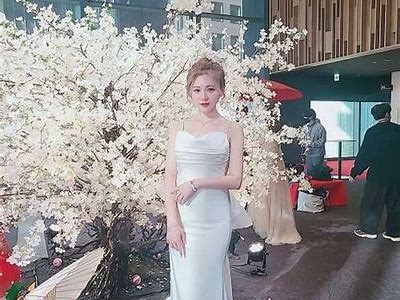 “阳光甜美的女主播荔枝，让我们一起探索她的精彩世界！”