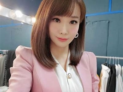 "哪些主播在直播中展现了甜美的糖心笑容？"