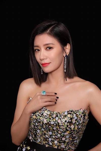 “糖心主播小桃最新写真曝光，展现甜美气质与迷人风采”