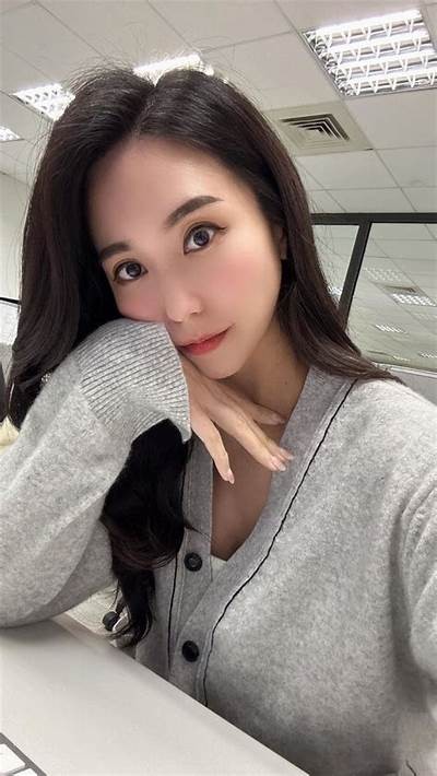 “甜美主播菲菲的直播世界：互动与精彩不断”