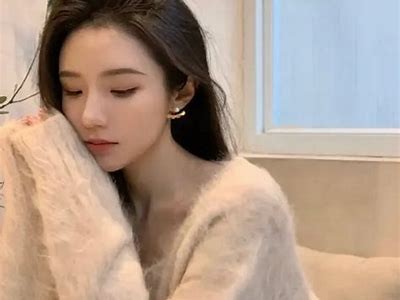 可爱的女生头像设计，展现甜美主播风格的糖心形象