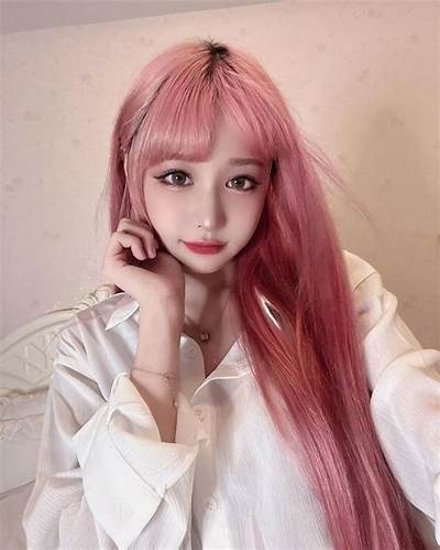《甜美主播妮可：魅力与才华并存的网络新星》