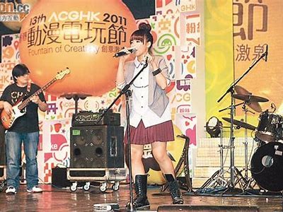 "糖心Chloe与男主播的趣味互动，大揭秘他们的直播日常"
