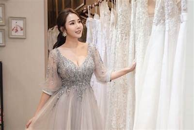 “甜蜜酒心糖挑战：主播带你品尝独特美味！”