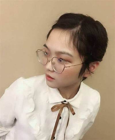 虎牙平台上备受喜爱的糖心主播小桃的真实身份揭秘