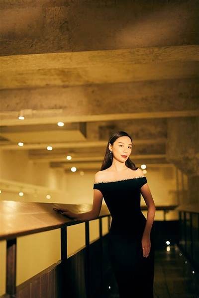 甜美化妆主播分享糖心蛋灵感妆容技巧，尽显优雅与时尚！