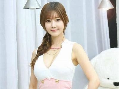甜美主播风格写真集，尽显魅力气质与个性风范