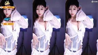 甜美主播小鹿分享游戏心得，带你领略直播魅力与乐趣！