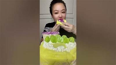 主播美食直播：尽享多汁水果与流心糖的甜蜜碰撞！